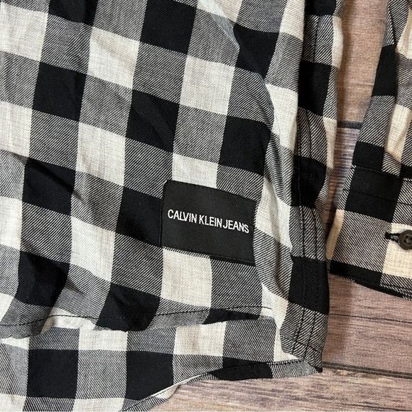 Calvin Klein Jeans - White & Black Buffalo Plaid Button Down Shirt, size XL - Picture 2 of 6